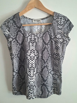 Τοπ Passager Athens με snake print σαν καινούργιο, μέγεθος M/L, μαύρο και άσπρο