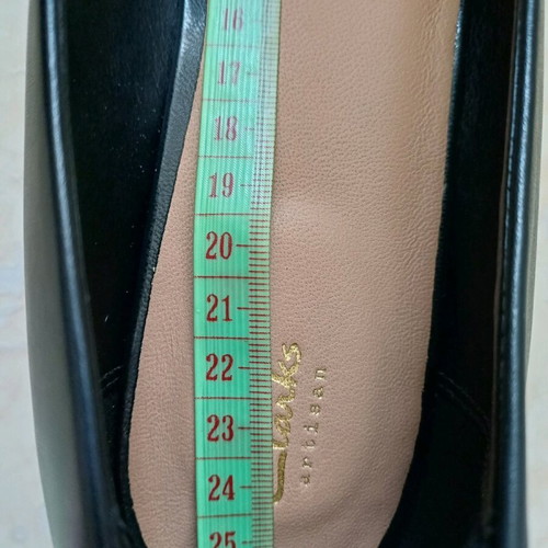 Clarks pumps size 41 new, genuine leather black
