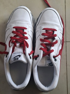 Παπούτσια Nike Air ανδρικά μεταχειρισμένα, άσπρα και κόκκινα, νούμερο 44