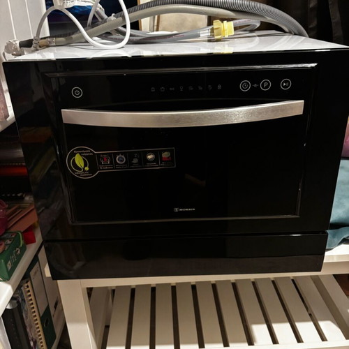 Morris countertop dishwasher like new, 6 place settings, black