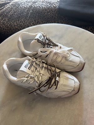 New Balance x Miu Miu αθλητικά σε λευκό, μέγεθος 39