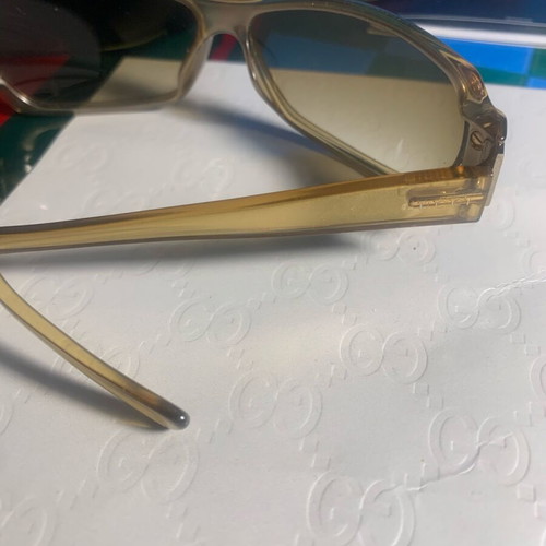 Gucci sunglasses like new, gold-colored acetate frame with case and bag