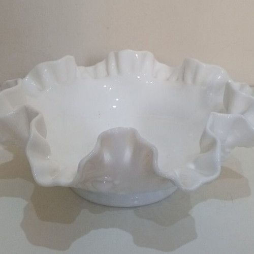 Opaline fruit bowl Fendon style, like new, white with embossed flowers