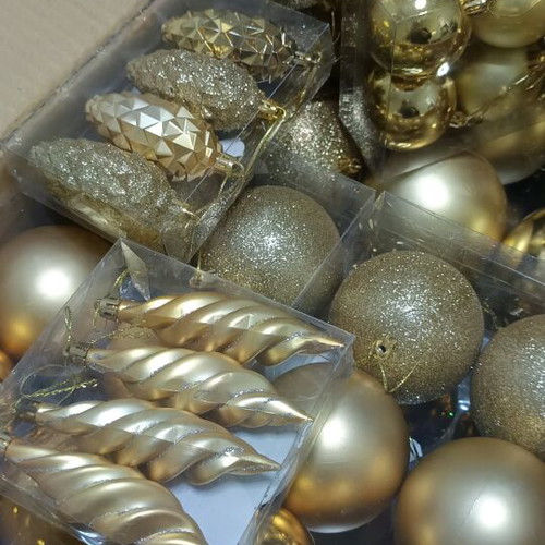 Gold Christmas tree ornaments new, set of 248 pieces