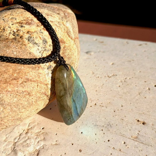 Natural labradorite necklace like new with iridescence