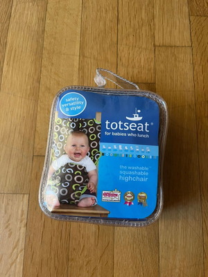 Totseat Portable Baby Travel High Chair like new with carry case