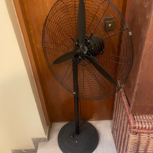 Large floor fan like new for outdoor use