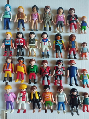 Playmobil figures used, set of 28 pieces