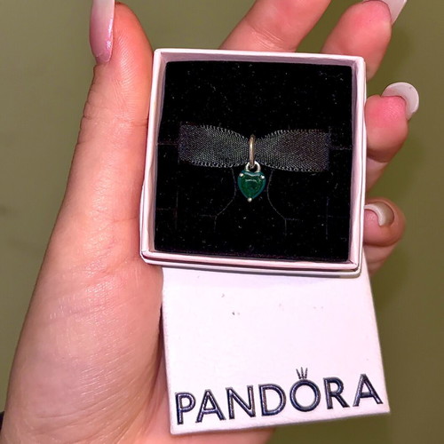 Pandora charm green heart like new