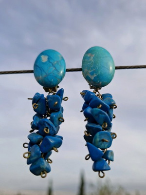 Vintage clip earrings with turquoise stones used, cluster style