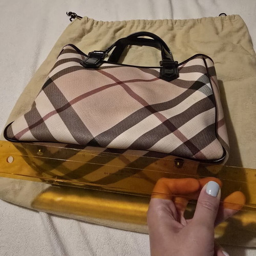 Burberry handbag like new, black and beige