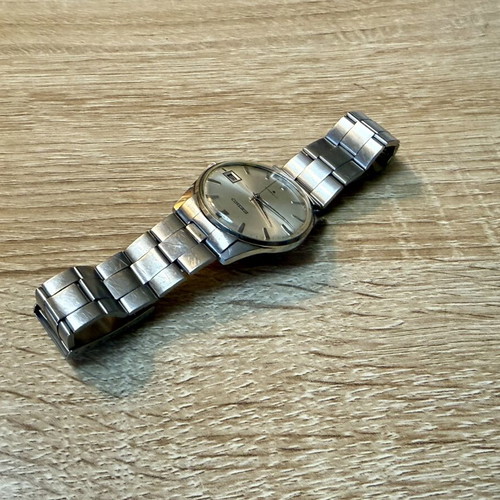 Seiko Vintage wristwatch used with original bracelet, white dial