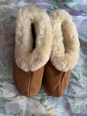 Slippers with sheepskin fur new, size 39-40