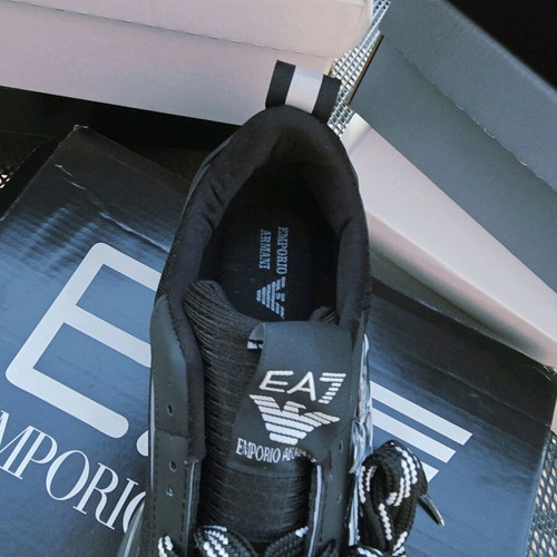 EA7 Emporio Armani men's sneakers like new, black and white