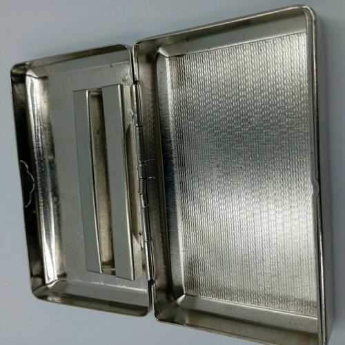 Metal rolling cigarette case used