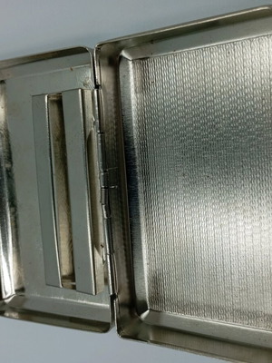 Metal rolling cigarette case used