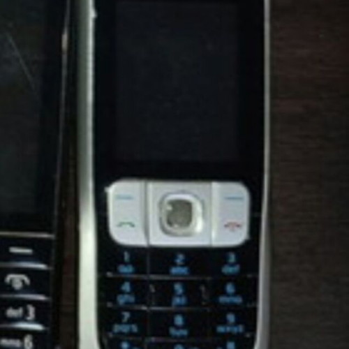 2x Old Functional Phones Nokia Samsung Mobile Phones Telephone Motorola Retro Old Button