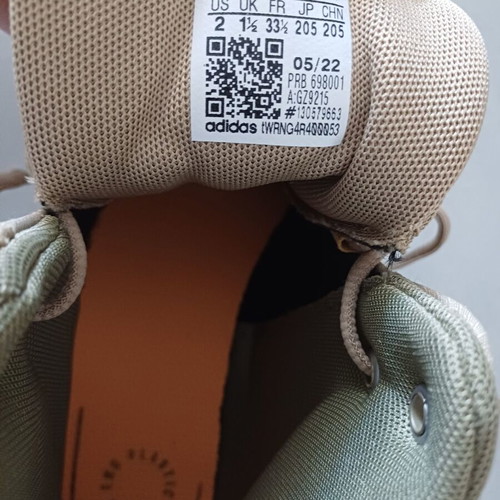Adidas kids hiking shoes used, size 33.5, waterproof