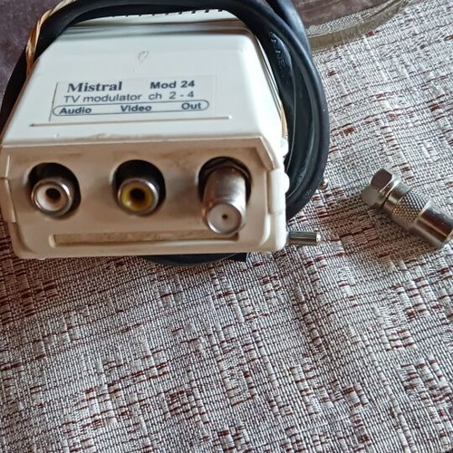 Mistral TV Modulator Mod 24 like new, RF audio/video output