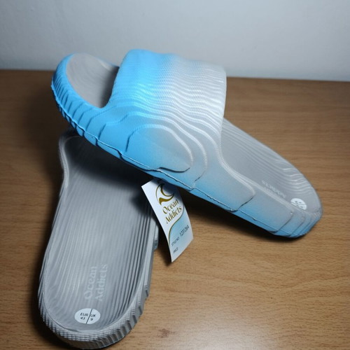 Ocean Addicts slides grey and blue