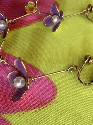 Elegant earrings with purple flowers and pearls
