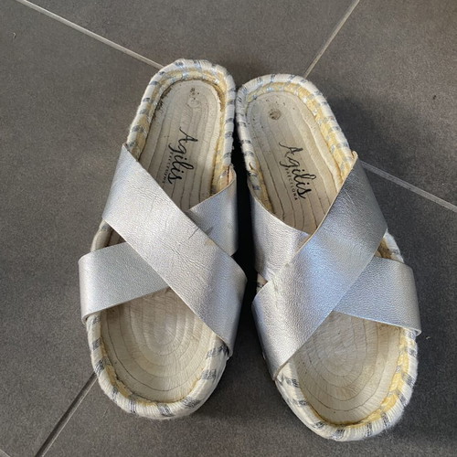 Agilis leather handmade silver mules like new