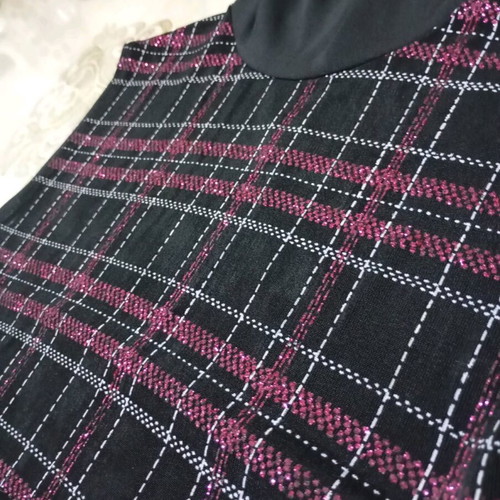 Women's elastic shiny blouse like new, black and pink