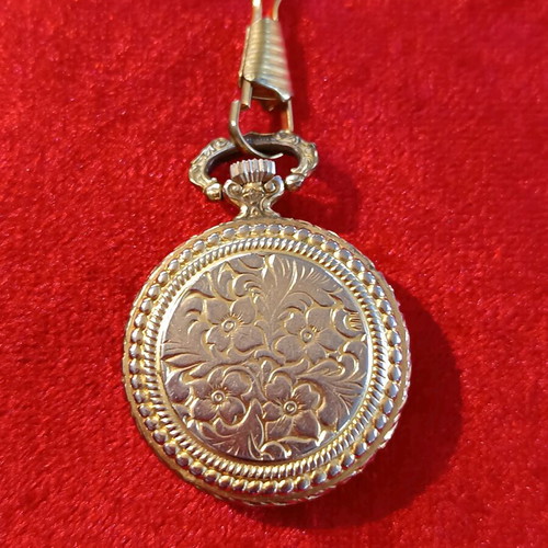 Spendid pocket watch wind-up like new with chain