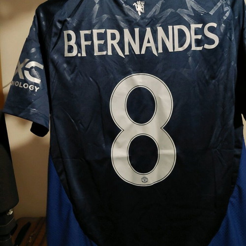 Manchester United 24/25 Away Jersey Bruno Fernandes Medium like new