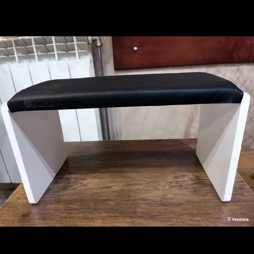 Black manicure stool slightly used