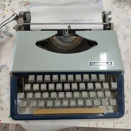 German typewriter from 1950 like new, fabric cover included