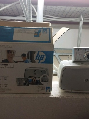 Φωτογραφική HP Photosmart A444 μεταχειρισμένη με εκτυπωτή, χαρτιά, μελάνι και δύο θήκες