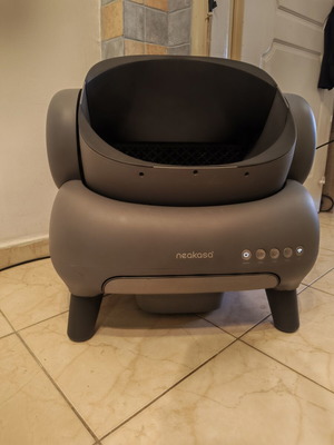 Neakasa M1 self-cleaning litter box like new