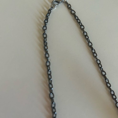 Long necklace with leather burgundy flowers like new