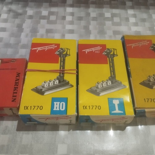 HO Scale Signals and Couplers used, set of 12 from various brands