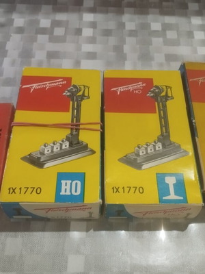 HO Scale Signals and Couplers used, set of 12 from various brands