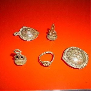 5 Οθωμανικά Αντικείμενα, 2 Σφραγιδάκια Μεταλλικά/1 Δαχτυλίδι με Σχέδιο/2 τμήματα Φορεσιάς (ΌΛΑ ΜΑΖΙ)