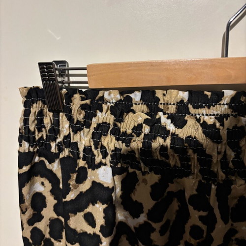 Shein pants like new, size L, black and beige