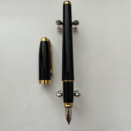 Du Pont fountain pen new with 14 kt gold nib