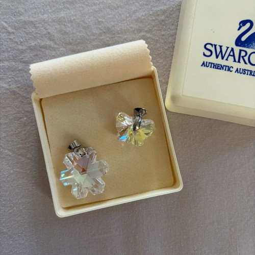 Swarovski butterfly and snowflake pendant like new, white silver