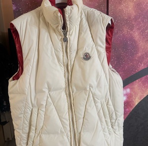 MONCLER vest Διπλής όψεως, Κόκκινο Άσπρο, Και Άσπρο από την άλλη!