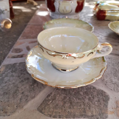 Collectible tea cup set porcelain with gold details like new