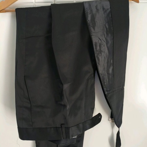 Manx groom suit like new, complete burgundy and brown set