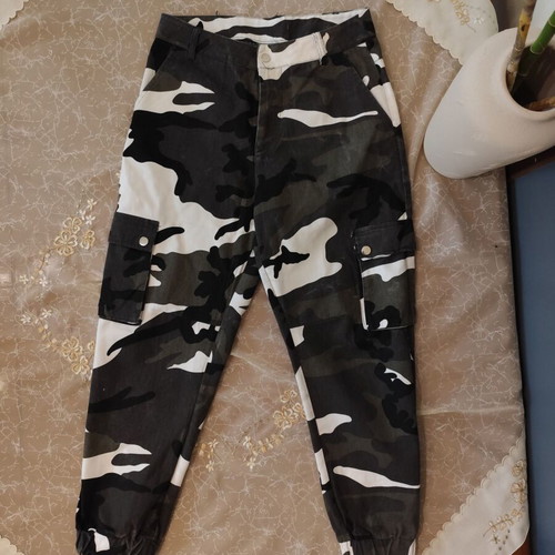 Military pants like new, size medium, multicolor