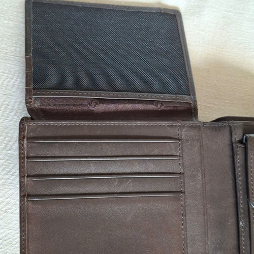 Samsonite leather wallet like new, brown chocolate color