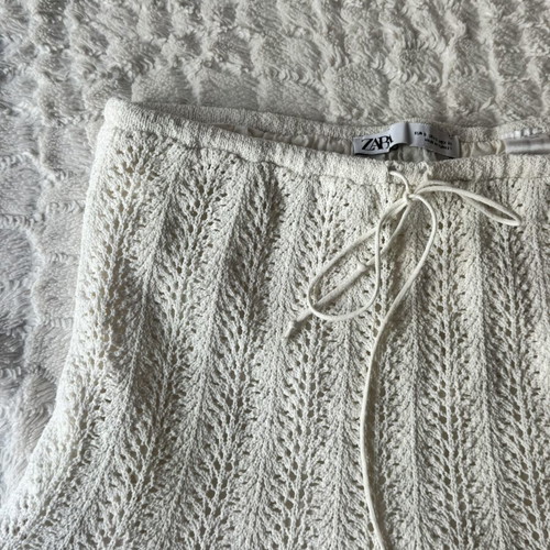 Zara cream crochet knit mini skirt size S, like new