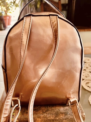 Voi&Noi metallic rose gold backpack