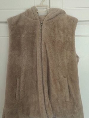 Beige vest like new, large fit one size