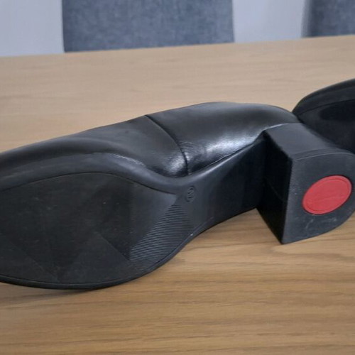 Tamaris black pumps size 40 like new