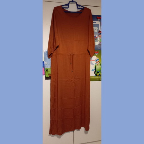 Maxi dress Regalinas like new, brown with batwing sleeves and waist tie